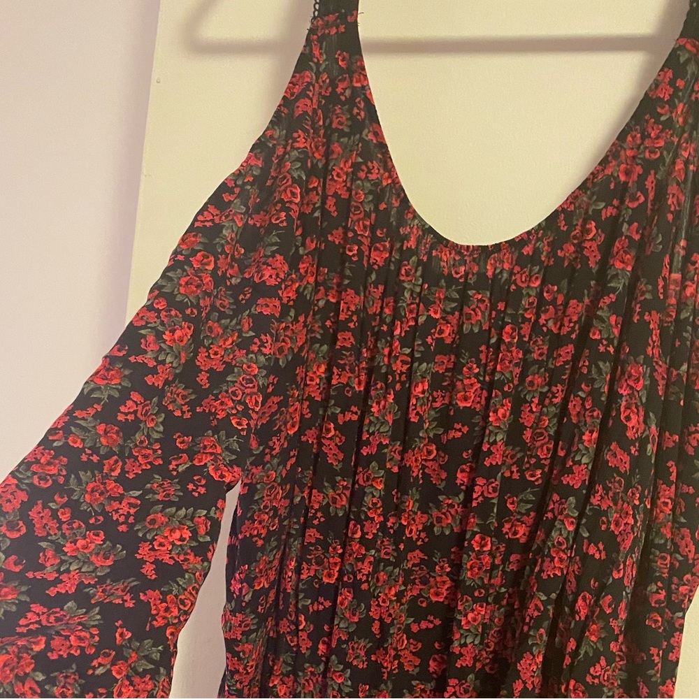 Pretty cold shoulder top from Torrid